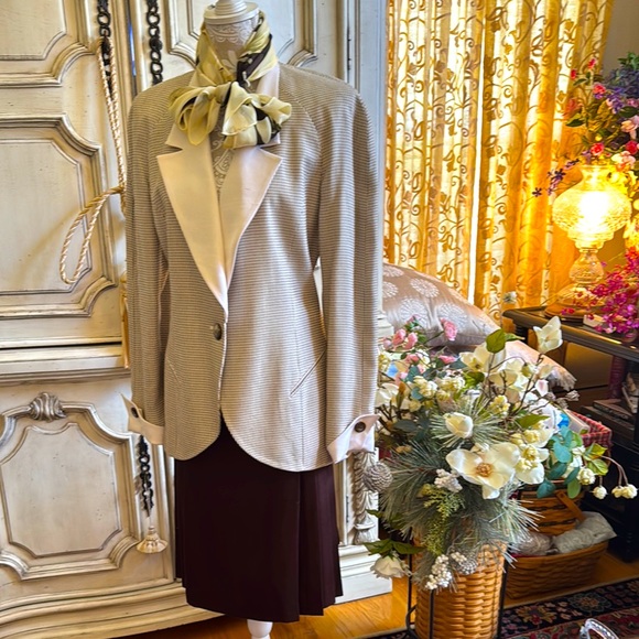 CHRISTIAN DIOR Jackets & Blazers - Christian Dior Designer Jacket & Matching Silk Skirt VINTAGE SZ 14 (8) Like New